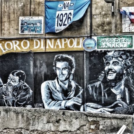 NAPOLI TRA SACRO E PROFANO - LA CITTA' DAI MILLE COLORI