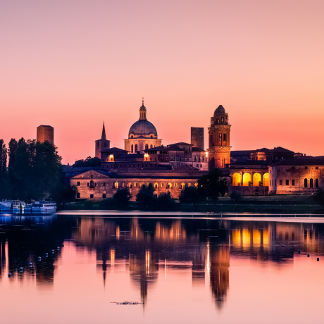 MANTOVA AL TRAMONTO TRA LAGHI E NINFEE