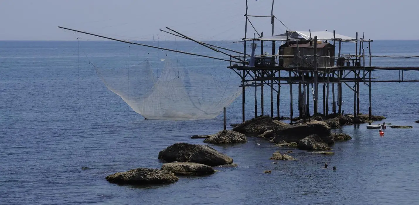 LE ISOLE TREMITI, PUNTA  ADERCI E I TRABOCCHI