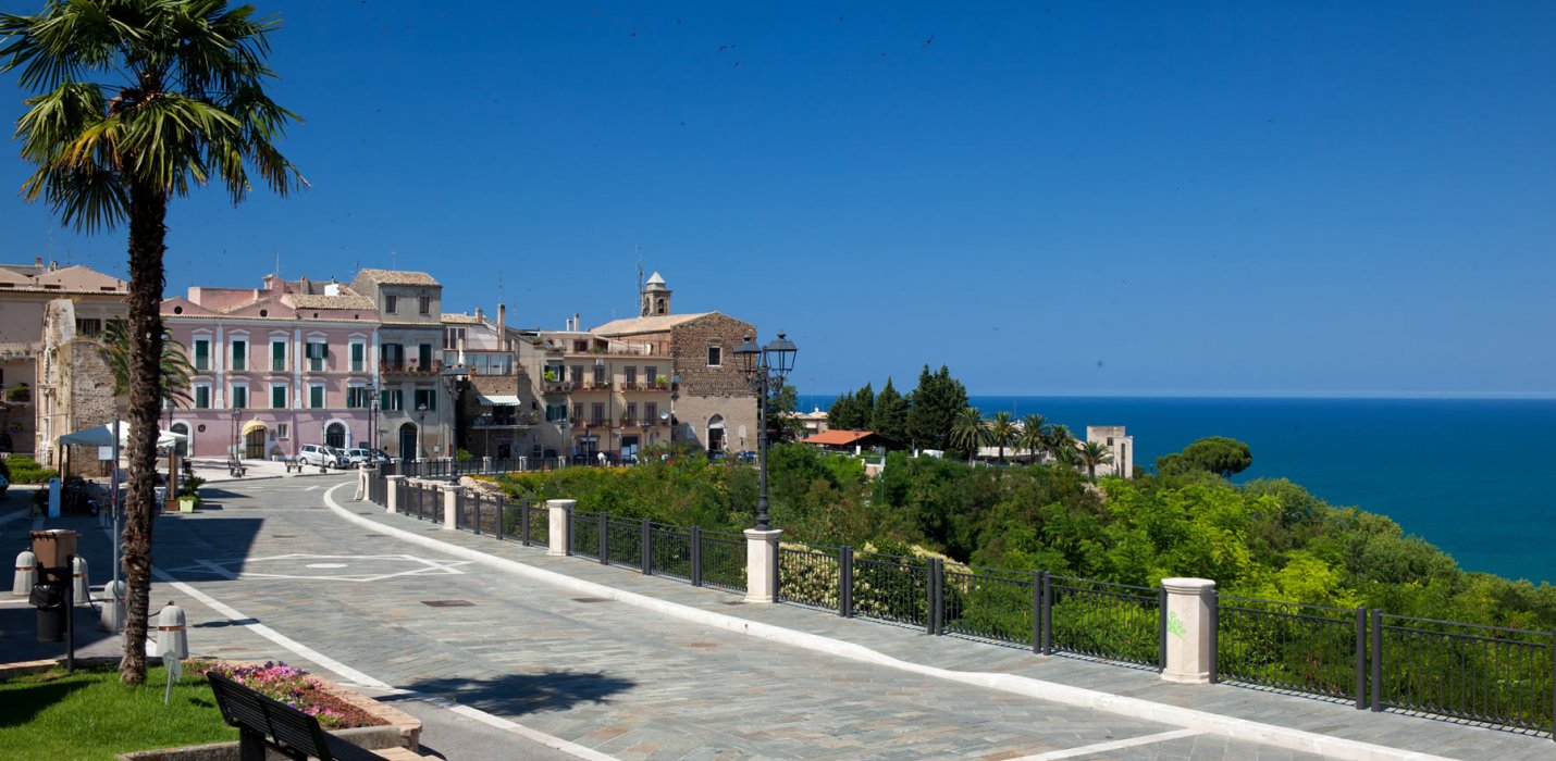 LE ISOLE TREMITI, PUNTA  ADERCI E I TRABOCCHI
