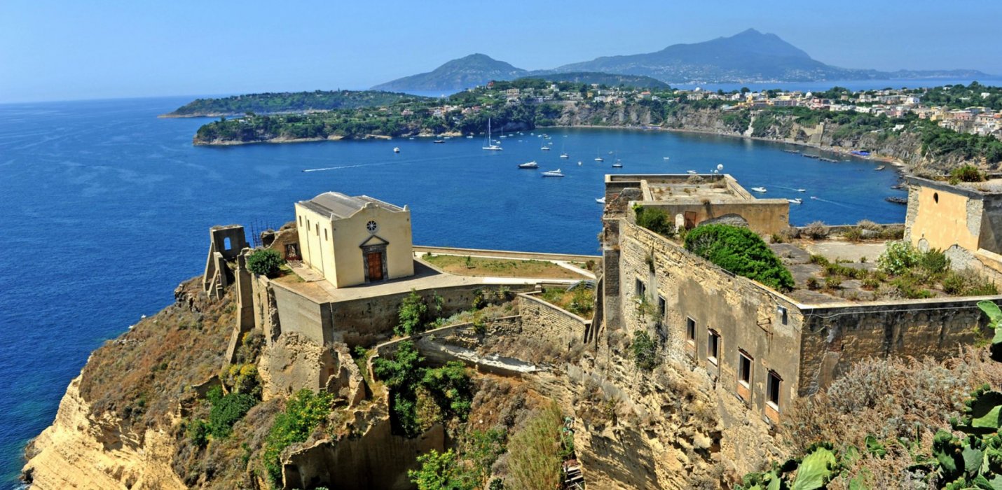 PROCIDA E BAIA SOMMERSA