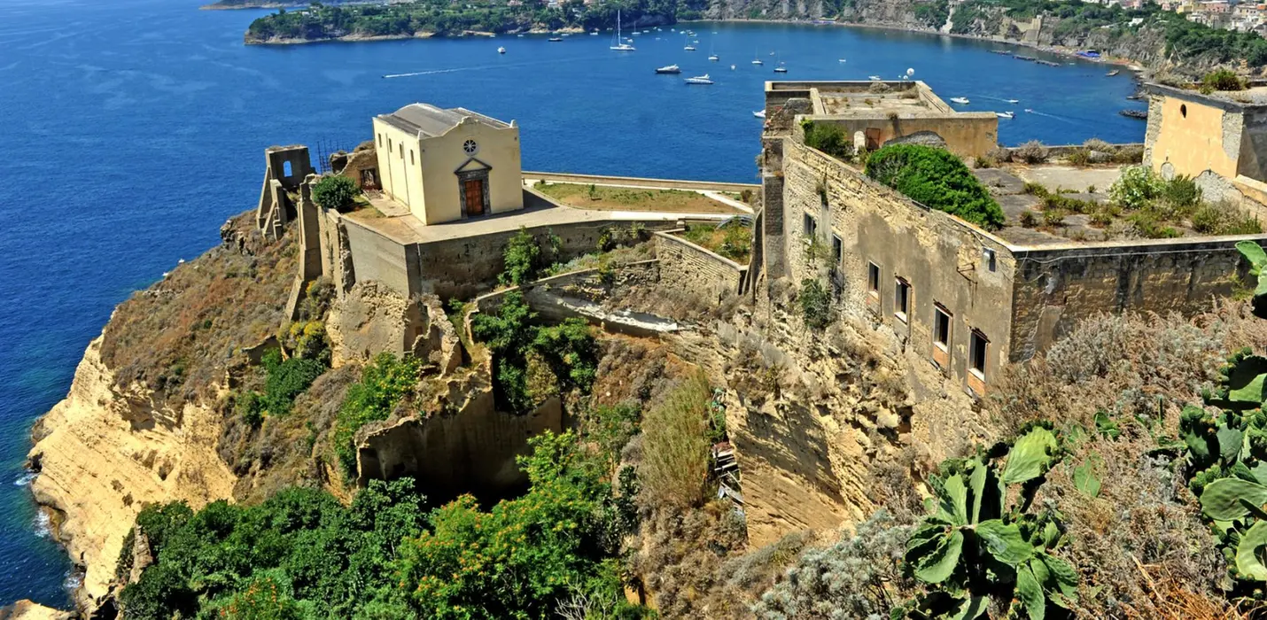 PROCIDA E BAIA SOMMERSA