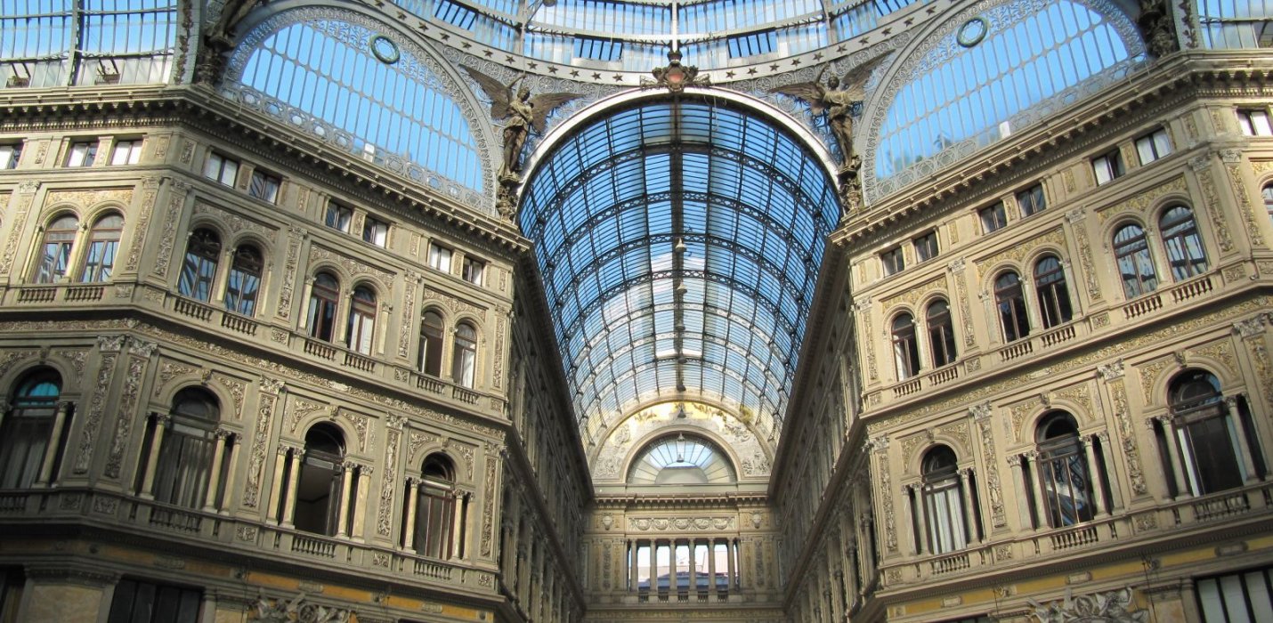 VIAGGIO NELLA NAPOLETANITA' VIAGGIO NELLA NAPOLETANITA'