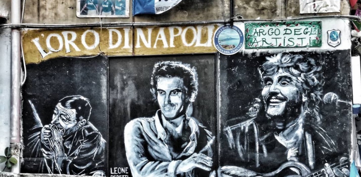 NAPOLI TRA SACRO E PROFANO - LA CITTA' DAI MILLE COLORI