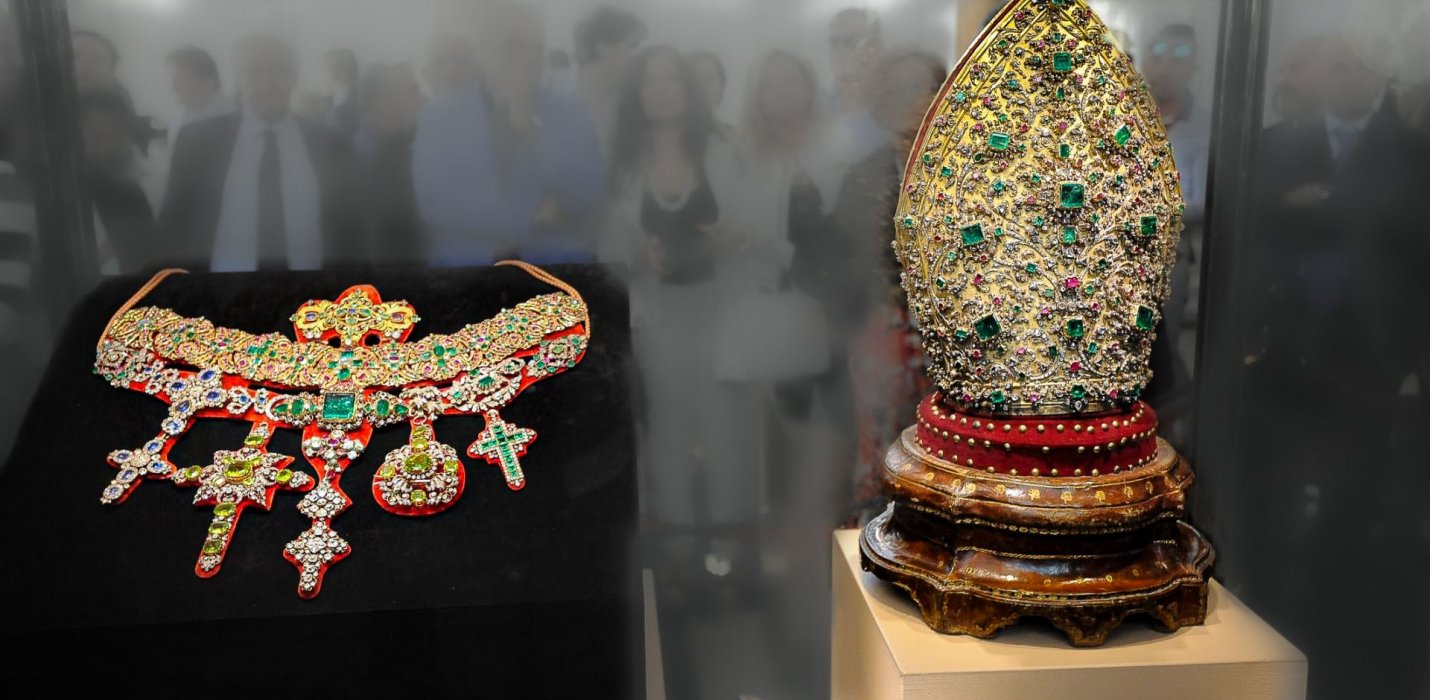 NAPOLI TRA SACRO E PROFANO - LA CITTA' DAI MILLE COLORI