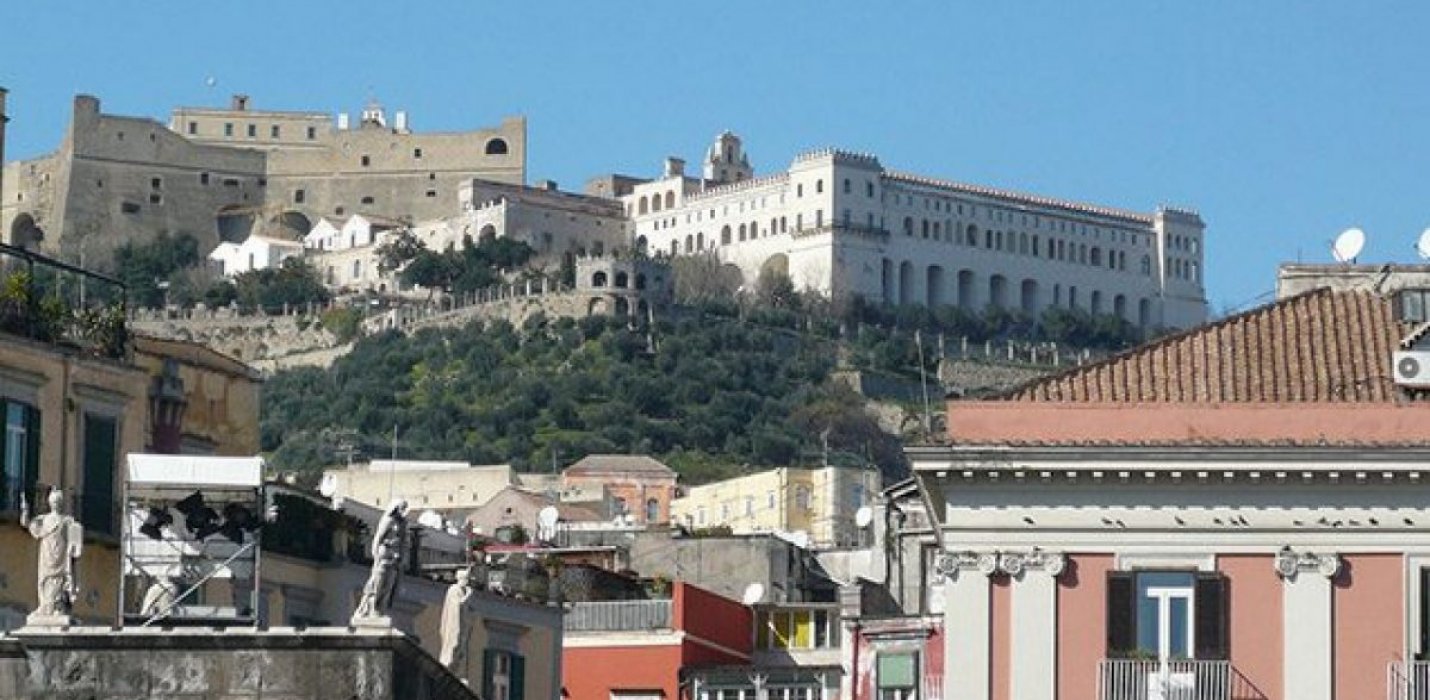 NAPOLI TRA SACRO E PROFANO - LA CITTA' DAI MILLE COLORI