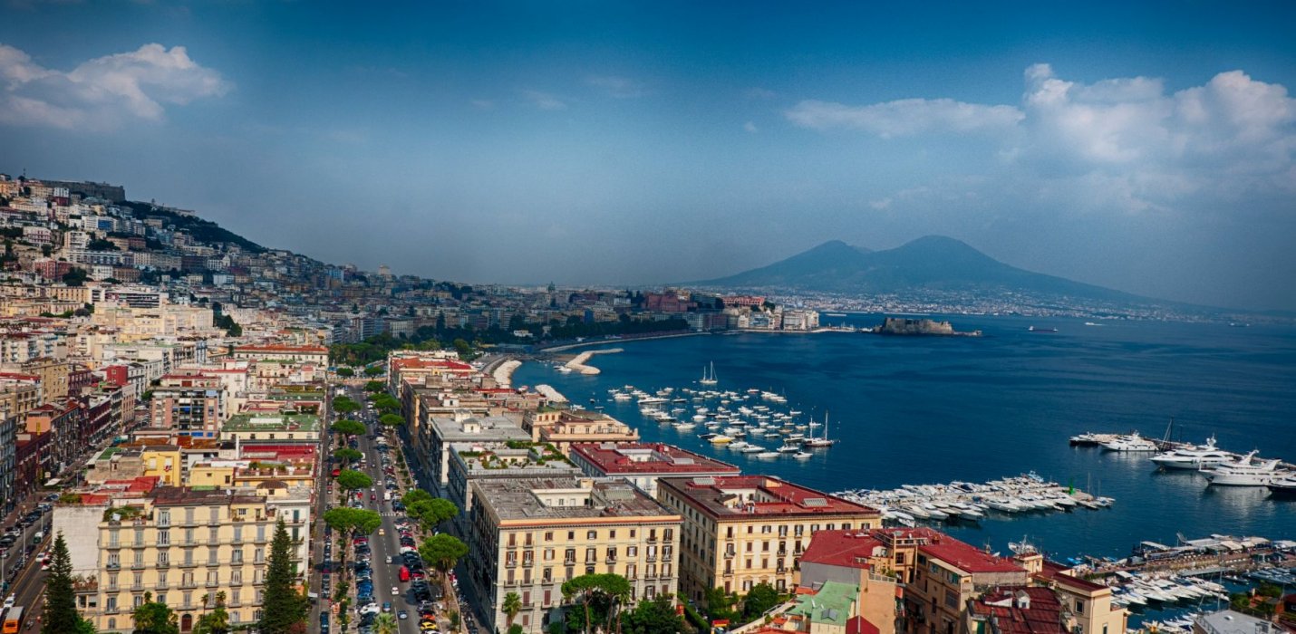 VIAGGIO NELLA NAPOLETANITA' VIAGGIO NELLA NAPOLETANITA'