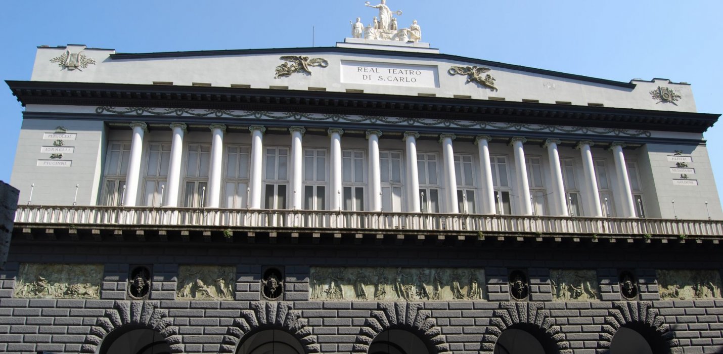 VIAGGIO NELLA NAPOLETANITA' VIAGGIO NELLA NAPOLETANITA'