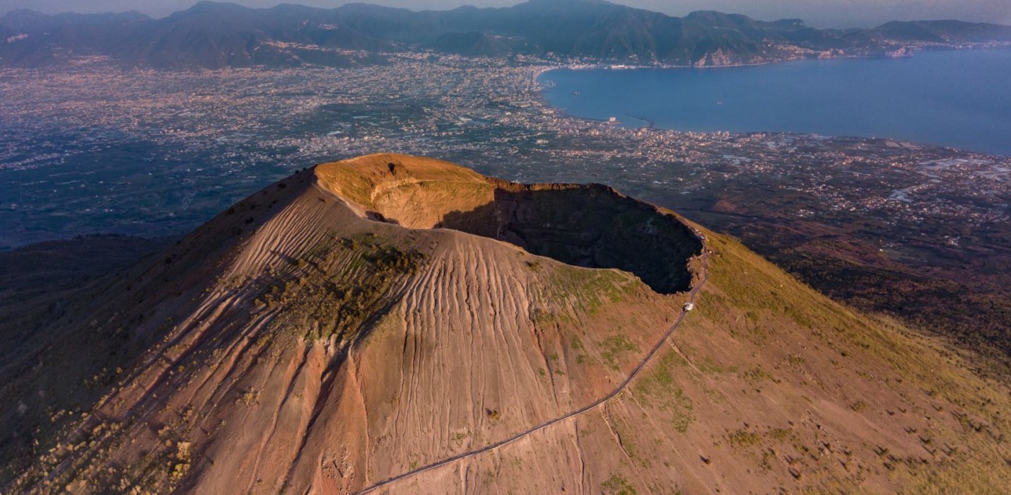 POMPEI, NAPOLI, ERCOLANO E IL VESUVIO POMPEI, NAPOLI, ERCOLANO E IL VESUVIO