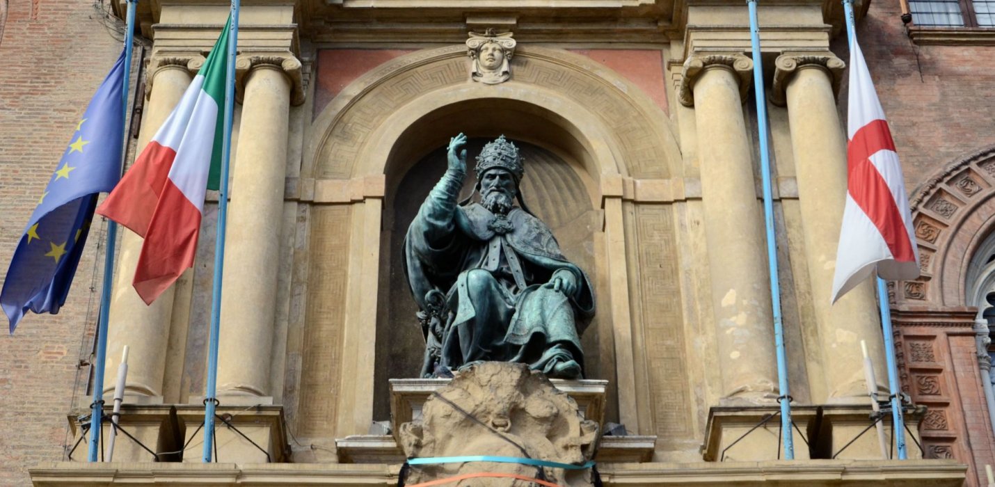 LIGABUE E TORRE DELL'OROLOGIO A BOLOGNA