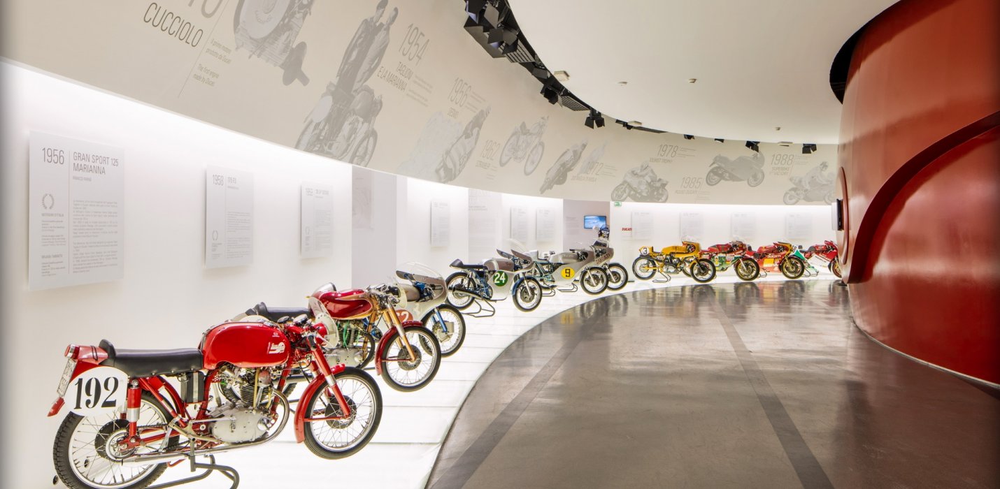 DUCATI E FERRARI, DA BORGO PANIGALE A MARANELLO DUCATI E FERRARI, DA BORGO PANIGALE A MARANELLO