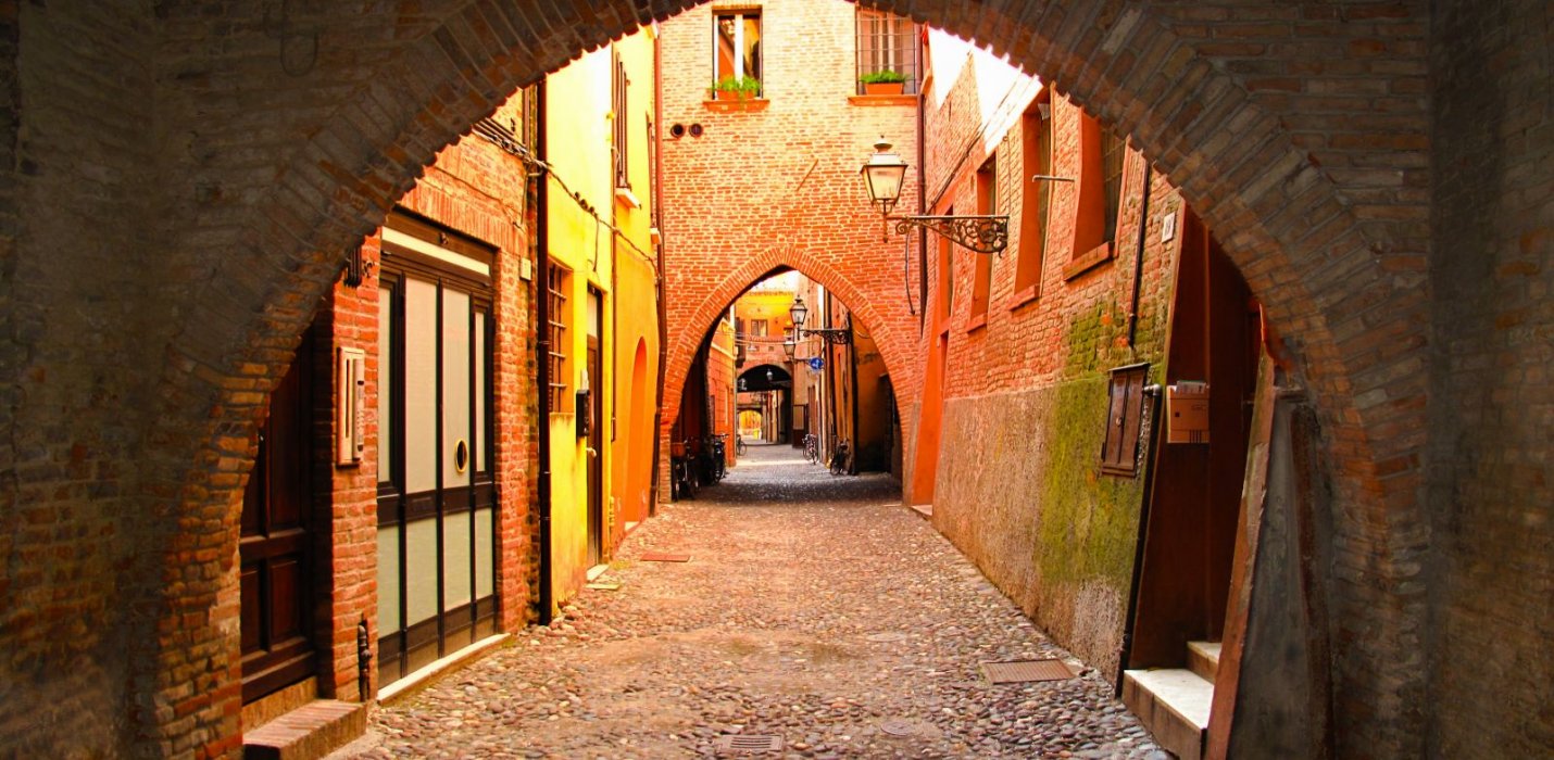 FERRARA, L'ABBAZIA DI POMPOSA E PALAZZO SCHIFANOIA