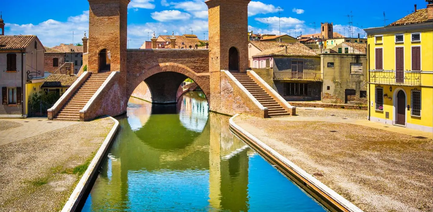 COMACCHIO: CARNEVALE SULL'ACQUA