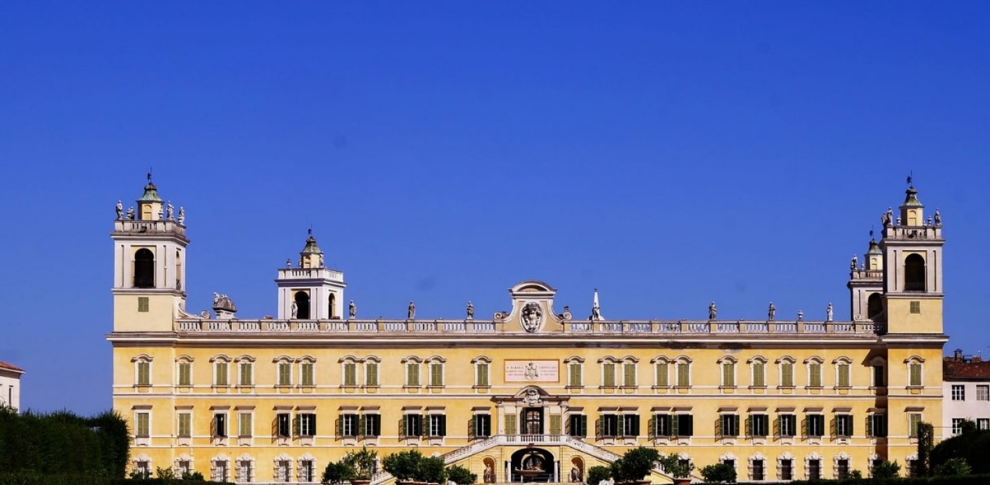 FIORI DI LOTO E REGGIA DI COLORNO FIORI DI LOTO E REGGIA DI COLORNO