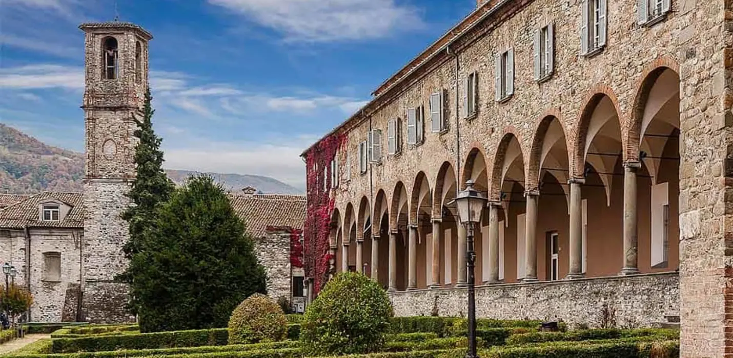 BOBBIO, IL PONTE GOBBO E L'ABBAZIA DI SAN COLOMBANO