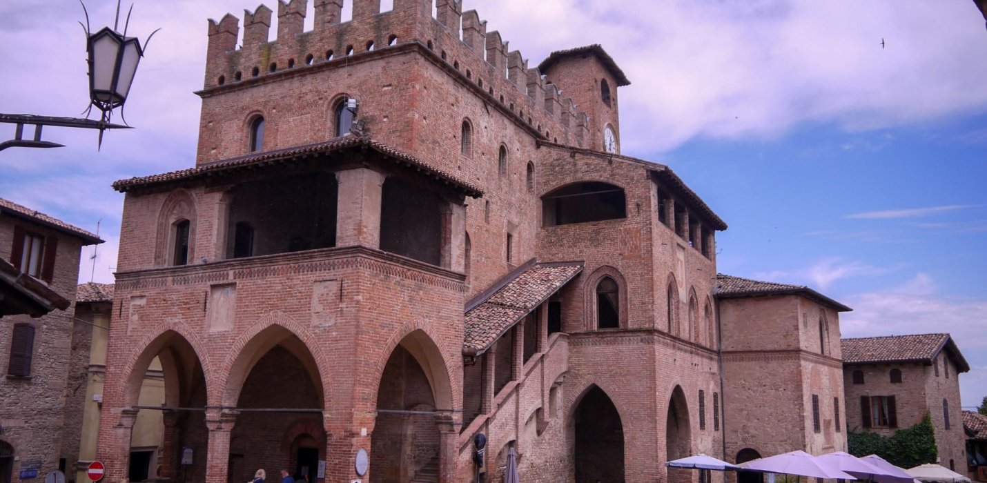 CASTELL'ARQUATO E VIGOLENO CASTELL'ARQUATO E VIGOLENO