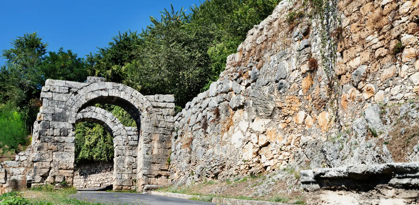 CIOCIARIA  AUTENTICA, DA ANAGNI AD ALATRI