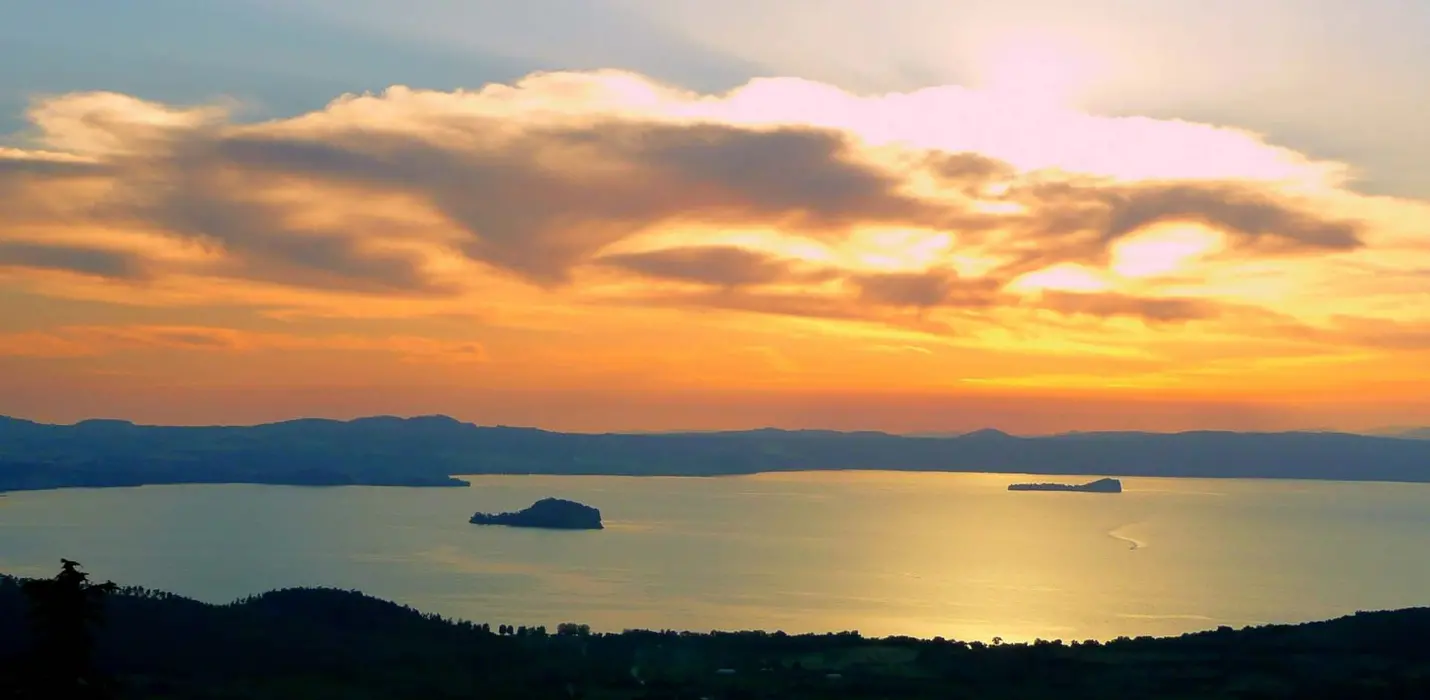 BOLSENA: L'INFIORATA E IL LAGO