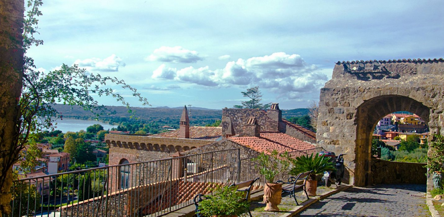 CIVITA DI BAGNOREGIO E BOLSENA CIVITA DI BAGNOREGIO E BOLSENA