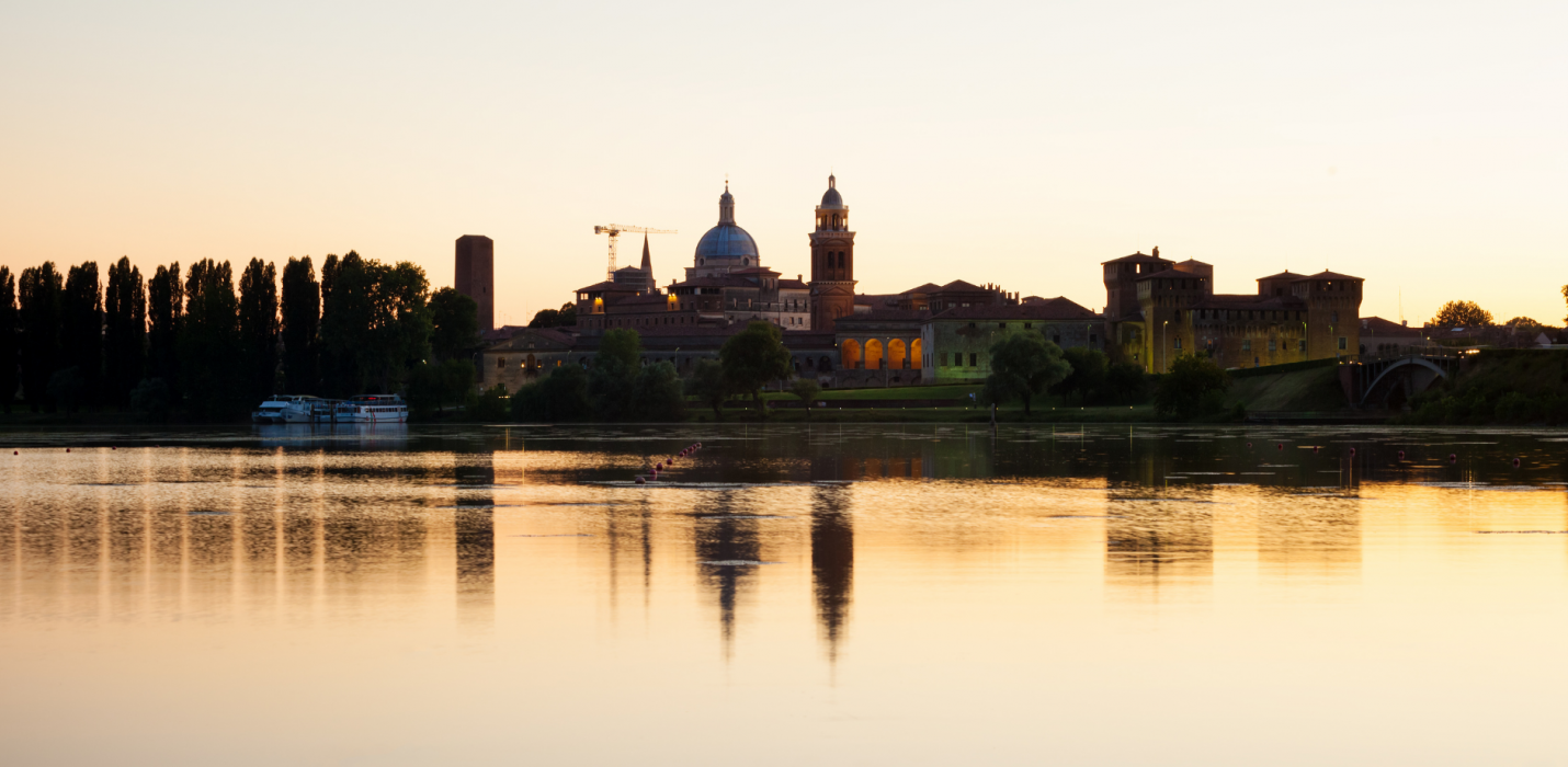 MANTOVA AL TRAMONTO TRA LAGHI E NINFEE