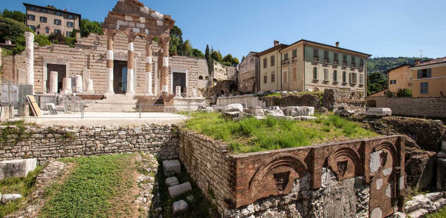 BRESCIA, BERGAMO E CRESPI D'ADDA BRESCIA, BERGAMO E CRESPI D'ADDA