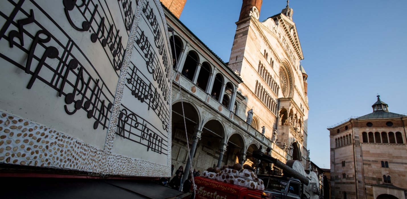 CREMONA E LA FESTA DEL TORRONE CREMONA E LA FESTA DEL TORRONE
