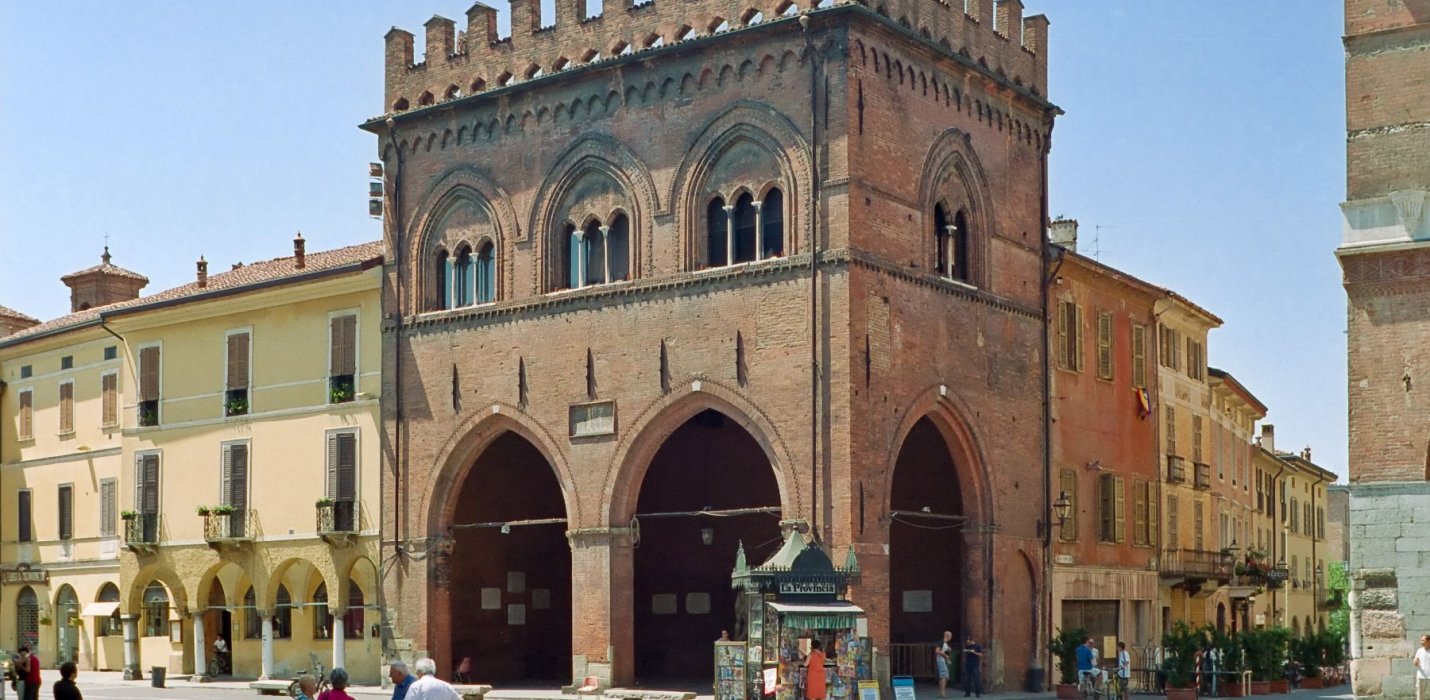 CREMONA E LA FESTA DEL TORRONE CREMONA E LA FESTA DEL TORRONE