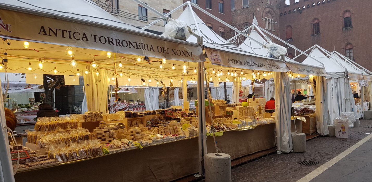 CREMONA E LA FESTA DEL TORRONE CREMONA E LA FESTA DEL TORRONE