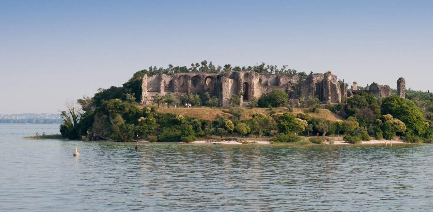 VITTORIALE, SIRMIONE E LAGO DI GARDA VITTORIALE, SIRMIONE E LAGO DI GARDA