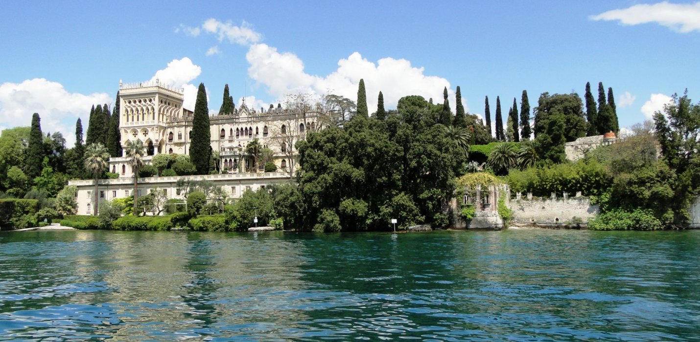 VITTORIALE, SIRMIONE E LAGO DI GARDA VITTORIALE, SIRMIONE E LAGO DI GARDA