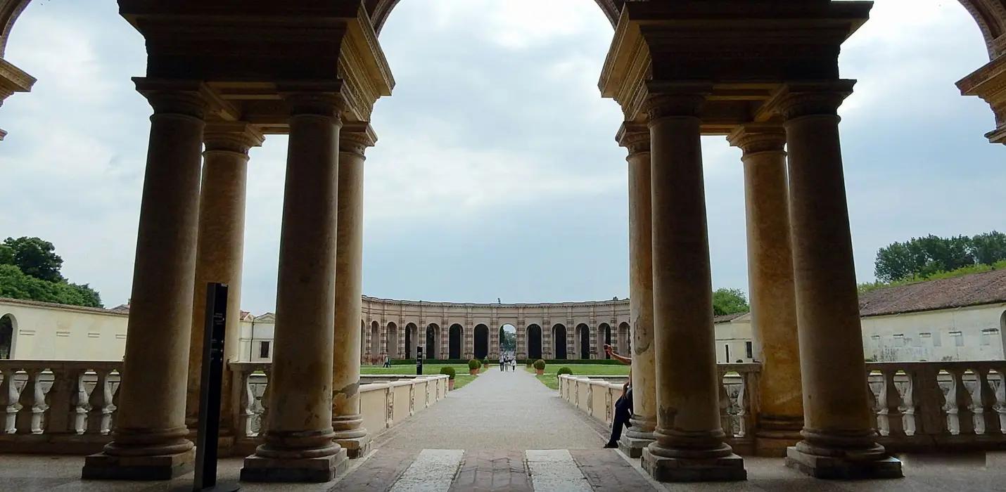 MANTOVA, PALAZZO TE E LA CUPOLA DI SANT'ANDREA