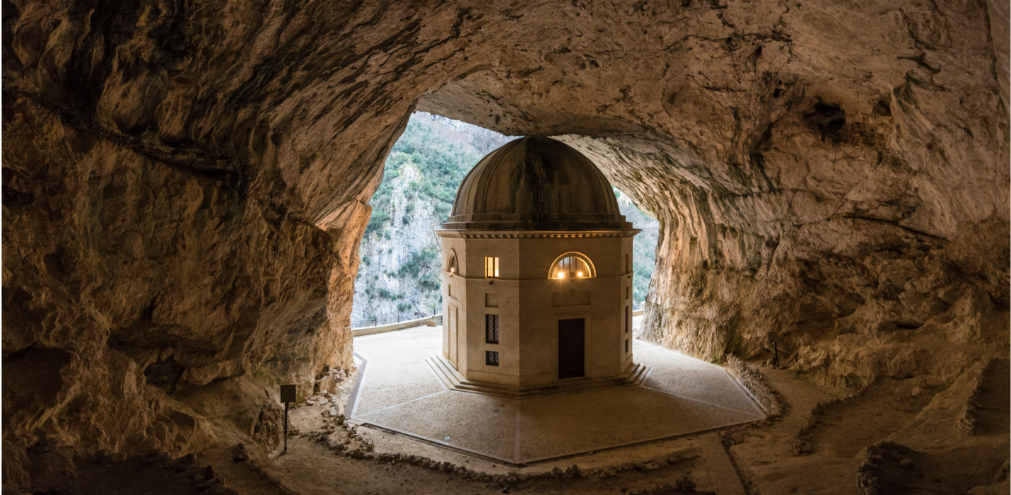 GROTTE DI FRASASSI, TEMPIO DI VALADIER E GENGA GROTTE DI FRASASSI, TEMPIO DI VALADIER E GENGA