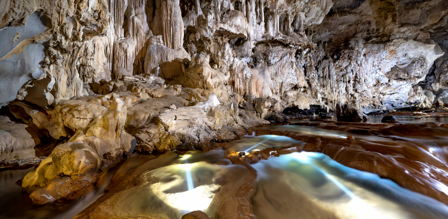 GROTTE DI FRASASSI, TEMPIO DI VALADIER E GENGA GROTTE DI FRASASSI, TEMPIO DI VALADIER E GENGA