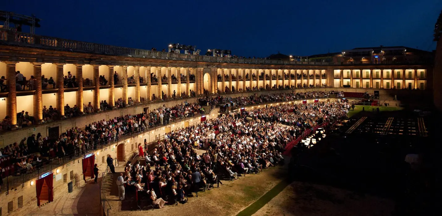 MACERATA: LA TRAVIATA ALLO SFERISTERIO