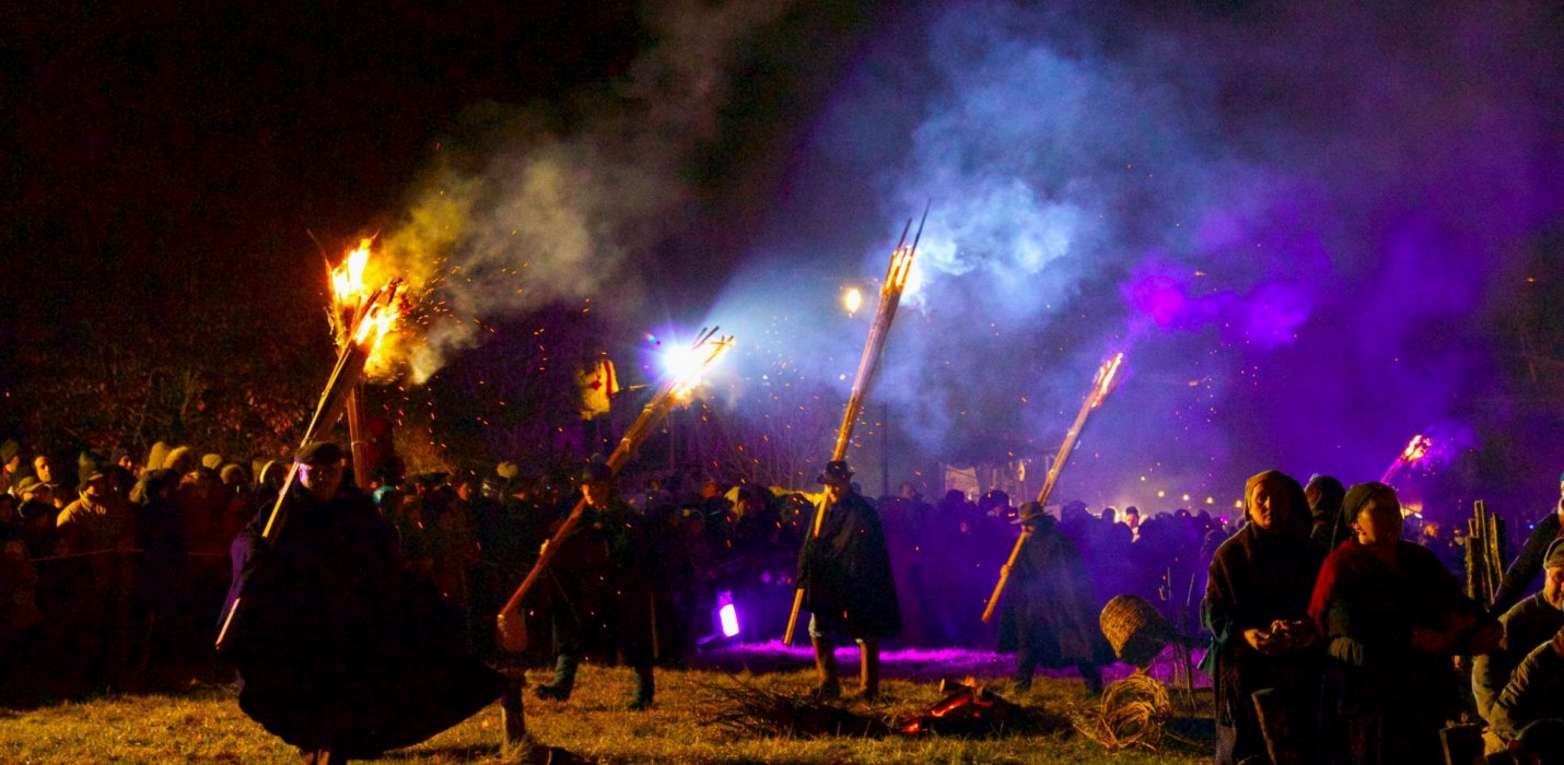 LA 'NDOCCIATA  D'AGNONE, ISERNIA, PIETRABBONDANTE E CASTELPETROSO LA 'NDOCCIATA  D'AGNONE, ISERNIA, PIETRABBONDANTE E CASTELPETROSO