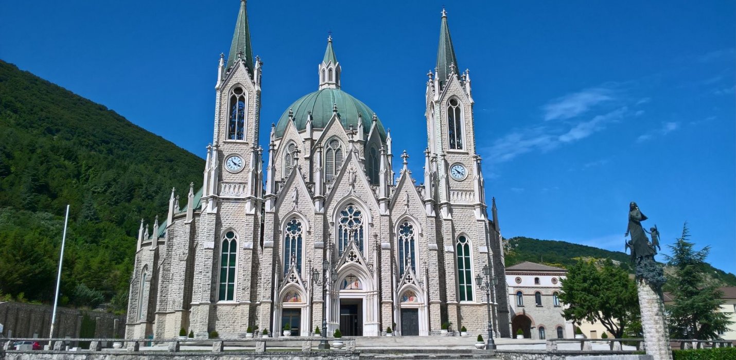 LA 'NDOCCIATA  D'AGNONE, ISERNIA, PIETRABBONDANTE E CASTELPETROSO LA 'NDOCCIATA  D'AGNONE, ISERNIA, PIETRABBONDANTE E CASTELPETROSO