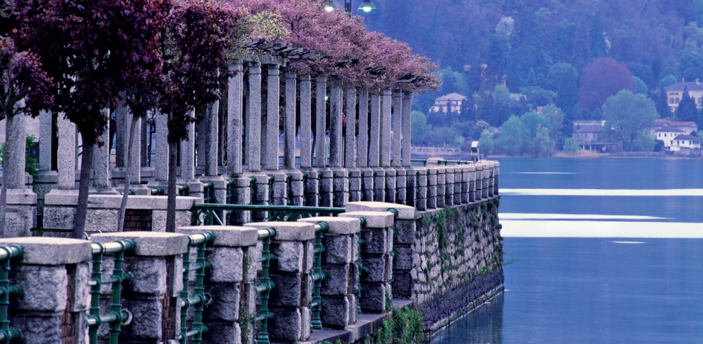 BERNA, THUN E IL TRENINO VERDE DELLE ALPI BERNA, THUN E IL TRENINO VERDE DELLE ALPI