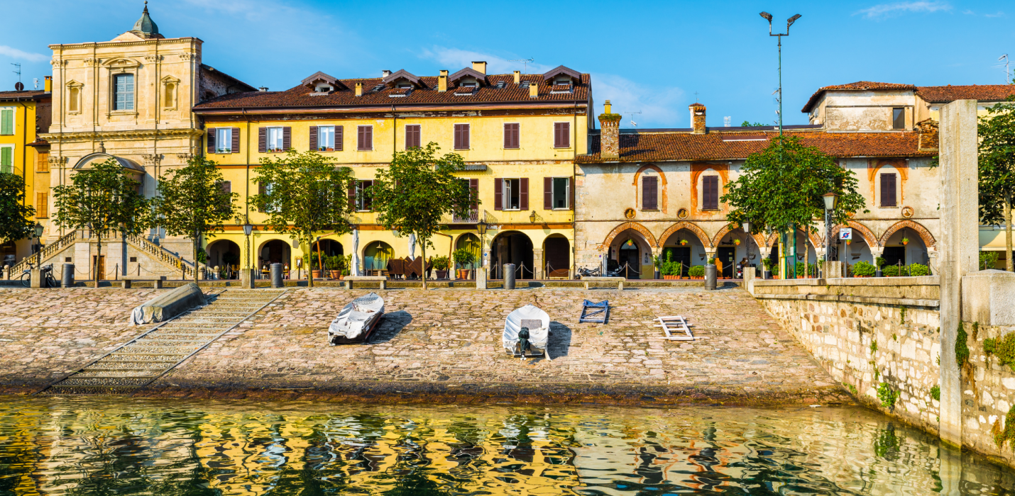 BERNA, THUN E IL TRENINO VERDE DELLE ALPI BERNA, THUN E IL TRENINO VERDE DELLE ALPI