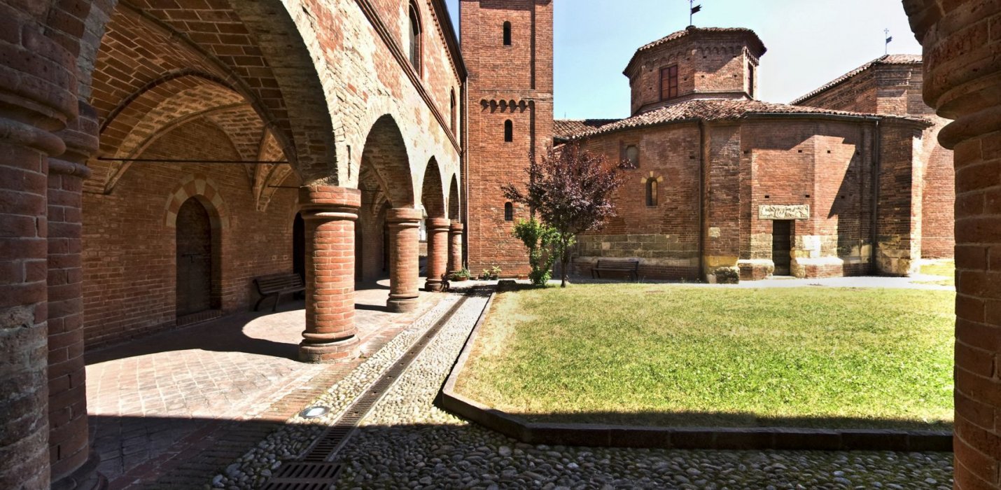 PIEMONTE TRA CANTINE E CASTELLI