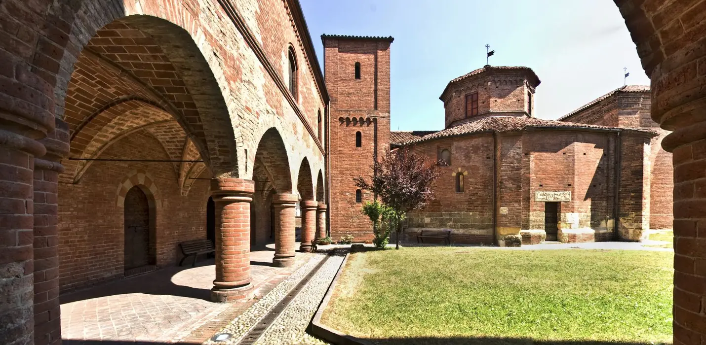 PIEMONTE TRA CANTINE E CASTELLI