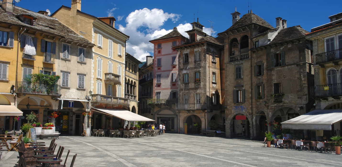 BERNA, THUN E IL TRENINO VERDE DELLE ALPI BERNA, THUN E IL TRENINO VERDE DELLE ALPI