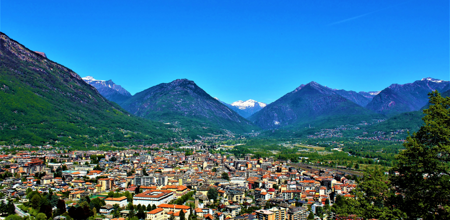 BERNA, THUN E IL TRENINO VERDE DELLE ALPI BERNA, THUN E IL TRENINO VERDE DELLE ALPI