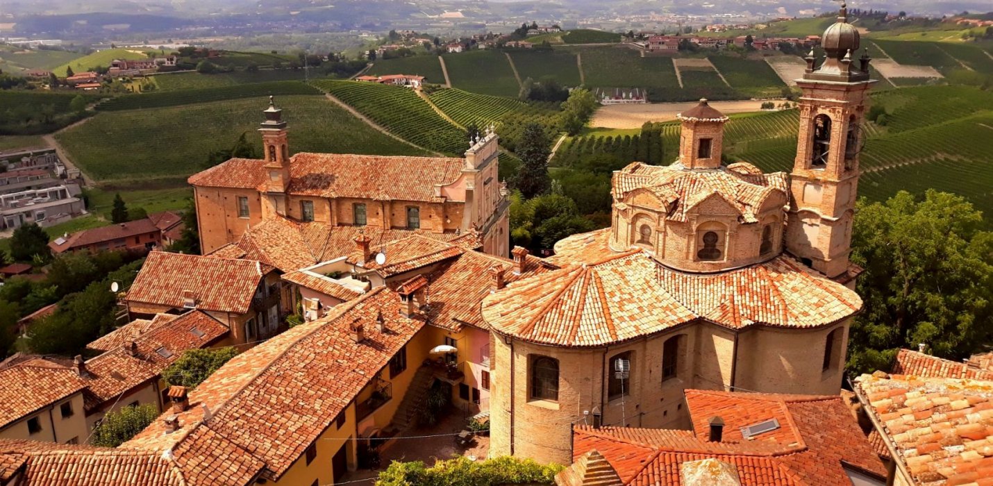PIEMONTE TRA CANTINE E CASTELLI