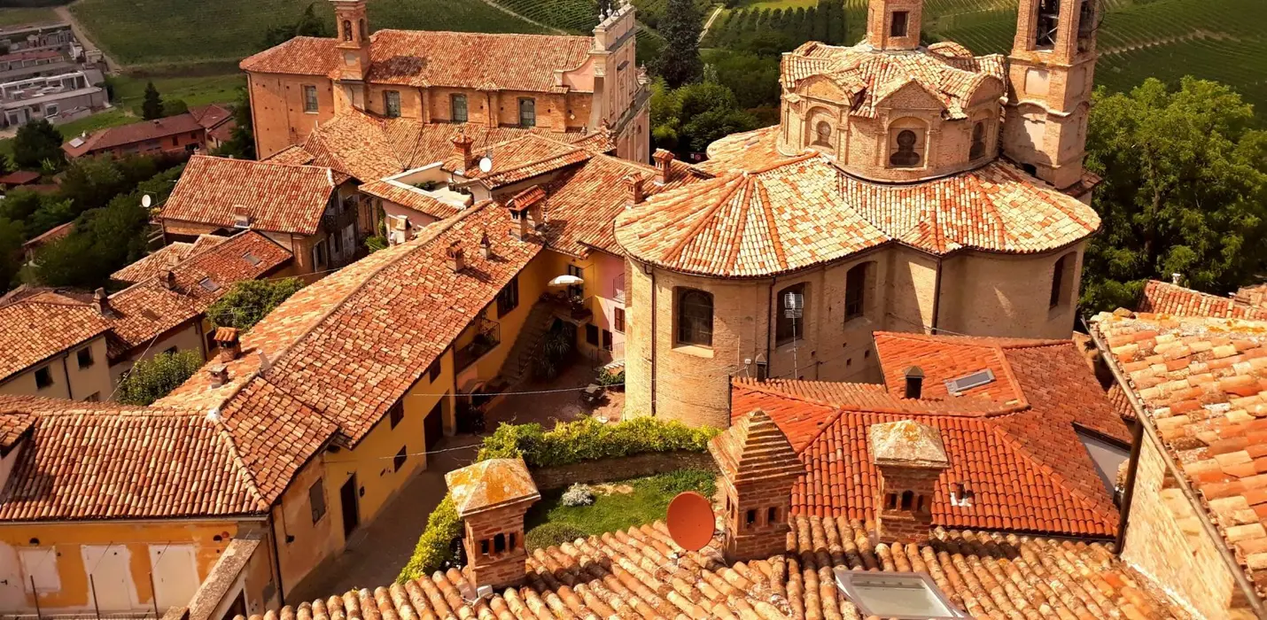 PIEMONTE TRA CANTINE E CASTELLI