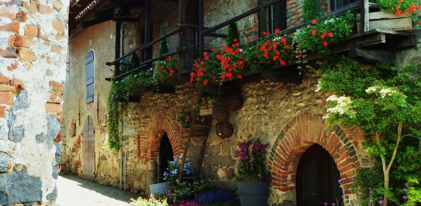 CANDELO IN FIORE, SANTUARIO DI OROPA E BIELLA CANDELO IN FIORE, SANTUARIO DI OROPA E BIELLA