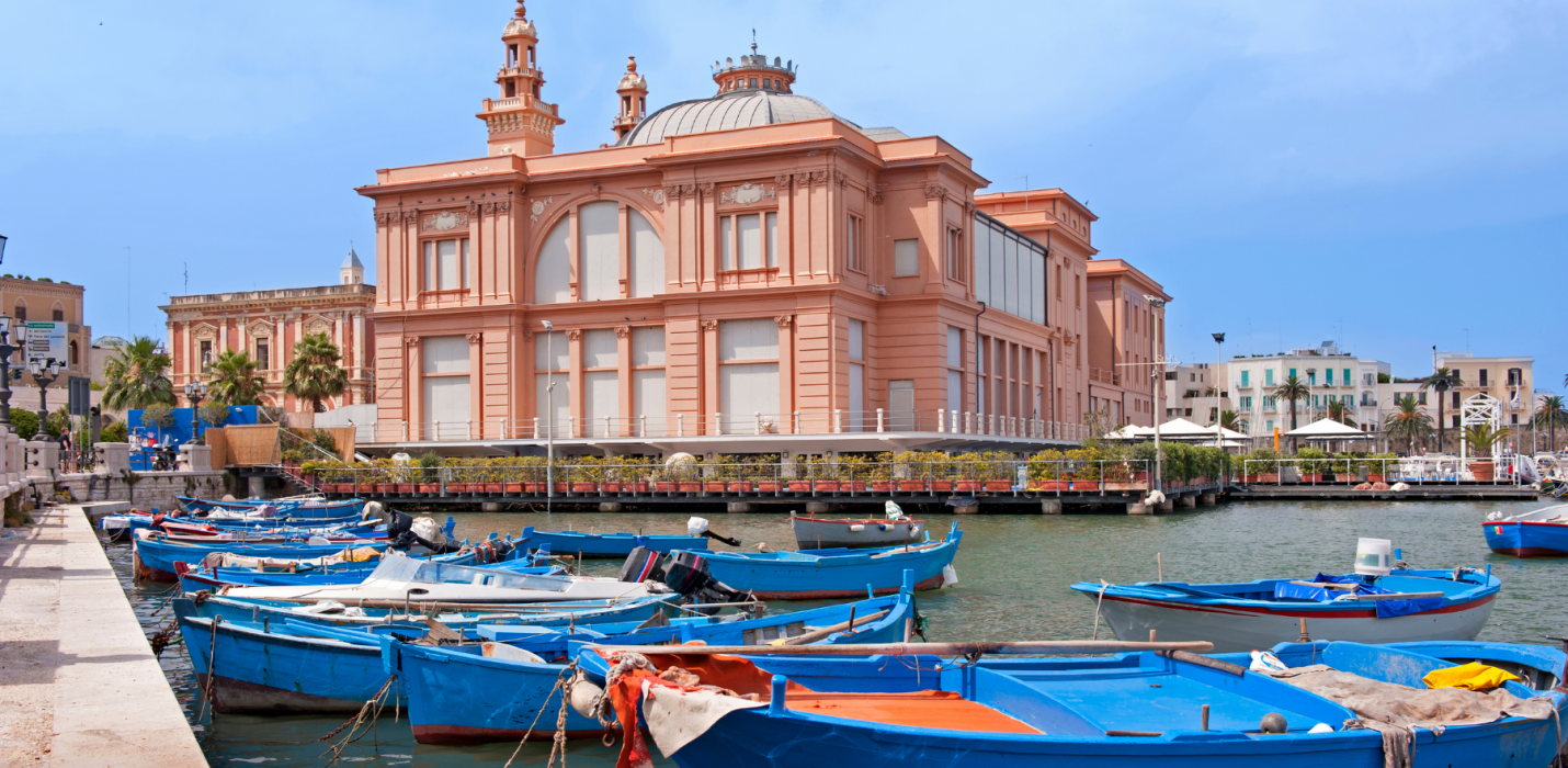 BARI, ANDRIA E TRANI: TRA CHIESE ROMANICHE E CASTELLI SVEVI BARI, ANDRIA E TRANI: TRA CHIESE ROMANICHE E CASTELLI SVEVI