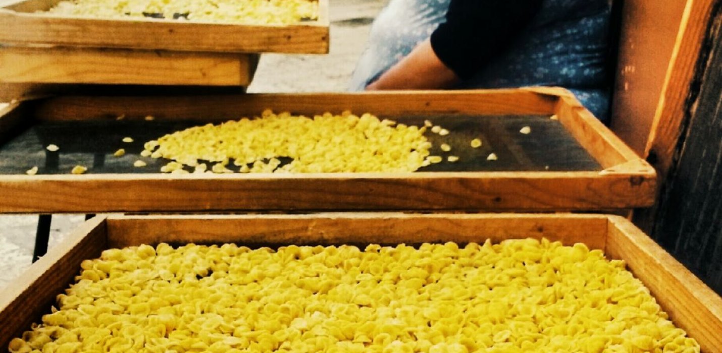 BARI, ANDRIA E TRANI: TRA CHIESE ROMANICHE E CASTELLI SVEVI BARI, ANDRIA E TRANI: TRA CHIESE ROMANICHE E CASTELLI SVEVI