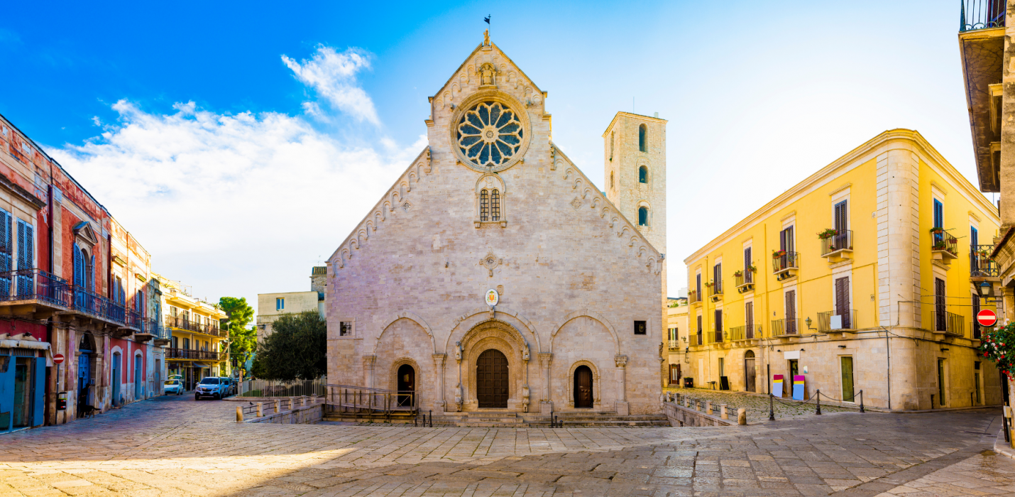 BARI, ANDRIA E TRANI: TRA CHIESE ROMANICHE E CASTELLI SVEVI BARI, ANDRIA E TRANI: TRA CHIESE ROMANICHE E CASTELLI SVEVI