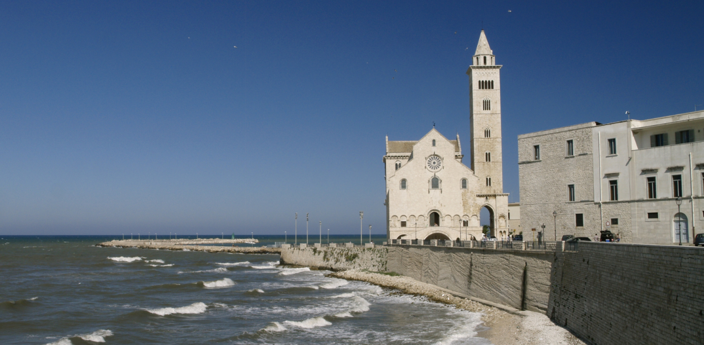 BARI, ANDRIA E TRANI: TRA CHIESE ROMANICHE E CASTELLI SVEVI BARI, ANDRIA E TRANI: TRA CHIESE ROMANICHE E CASTELLI SVEVI