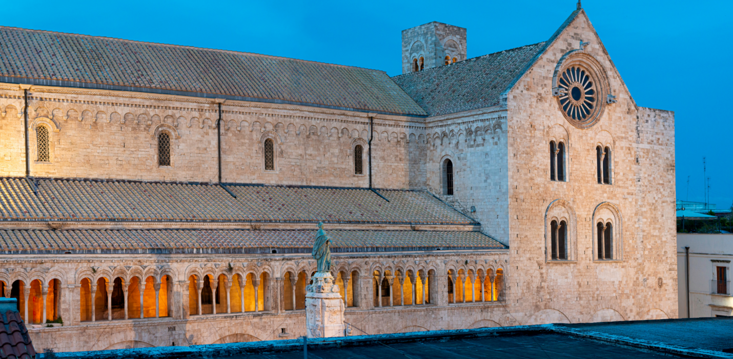 BARI, ANDRIA E TRANI: TRA CHIESE ROMANICHE E CASTELLI SVEVI BARI, ANDRIA E TRANI: TRA CHIESE ROMANICHE E CASTELLI SVEVI